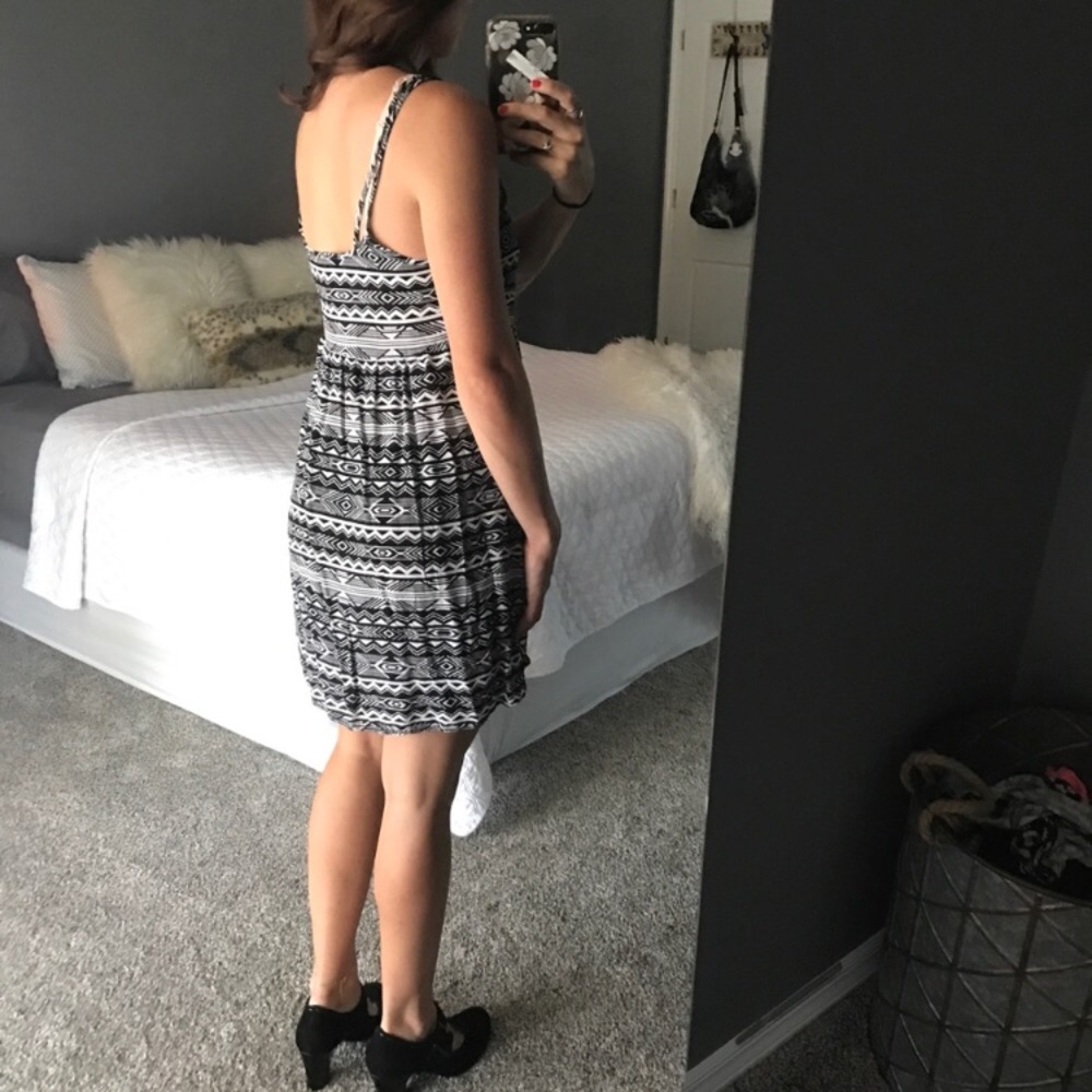 H & M Divided Black & White Mini Dress Size 6 NWOT - Picture 2 of 7